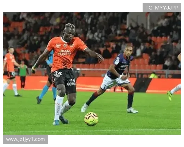 斯特拉斯堡逆转洛里昂 奥莫巴米德勒建功